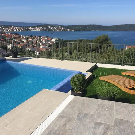 Villa Modro Nebo *