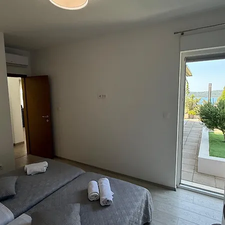 فيلة Modro Nebo تروغير