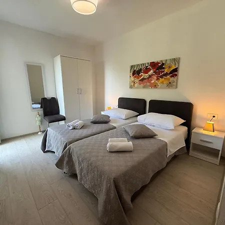 Modro Nebo فيلة تروغير