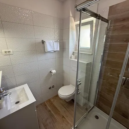Modro Nebo فيلة تروغير