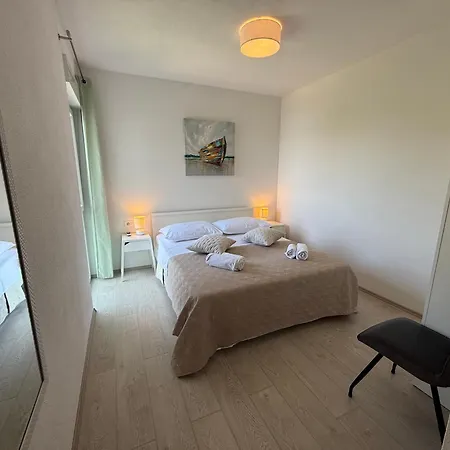 فيلة Modro Nebo تروغير