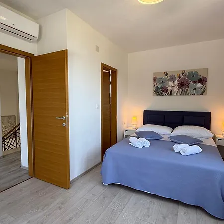 Modro Nebo تروغير